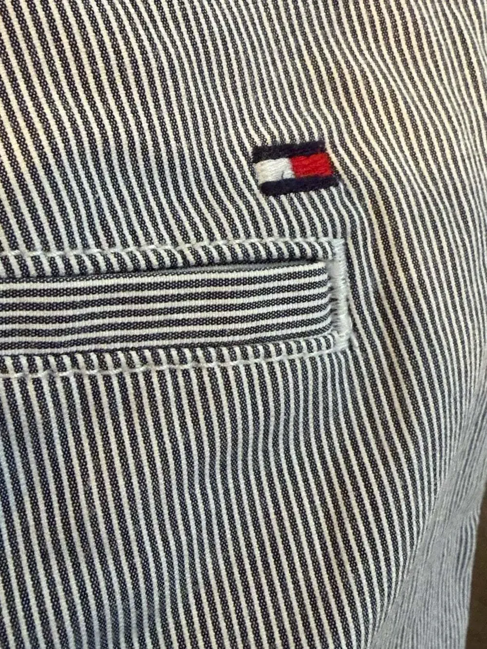 Tommy Hilfiger Shorts Men's 32x10 Blue/White Stripe Textured Flat Front Comfort